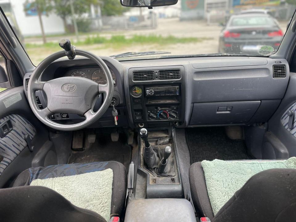 Toyota Land Cruiser KJ95 4x4 пробіг: 322000 рік: Juli 1998 Diesel потужність:125 PS коробка: Manuell ціна: 4900 - Фото 10