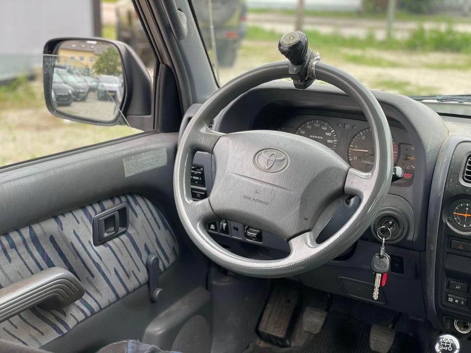 Toyota Land Cruiser KJ95 4x4 пробіг: 322000 рік: Juli 1998 Diesel потужність:125 PS коробка: Manuell ціна: 4900 - Фото 12