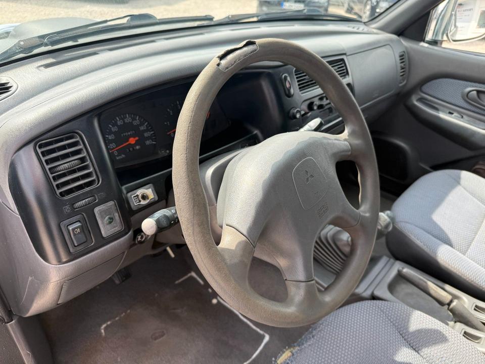 Mitsubishi L200 2.5 TD 4X4 пробіг: 270403 рік: März 2002 Diesel потужність:116 PS коробка: Manuell ціна: 4990 - Фото 9