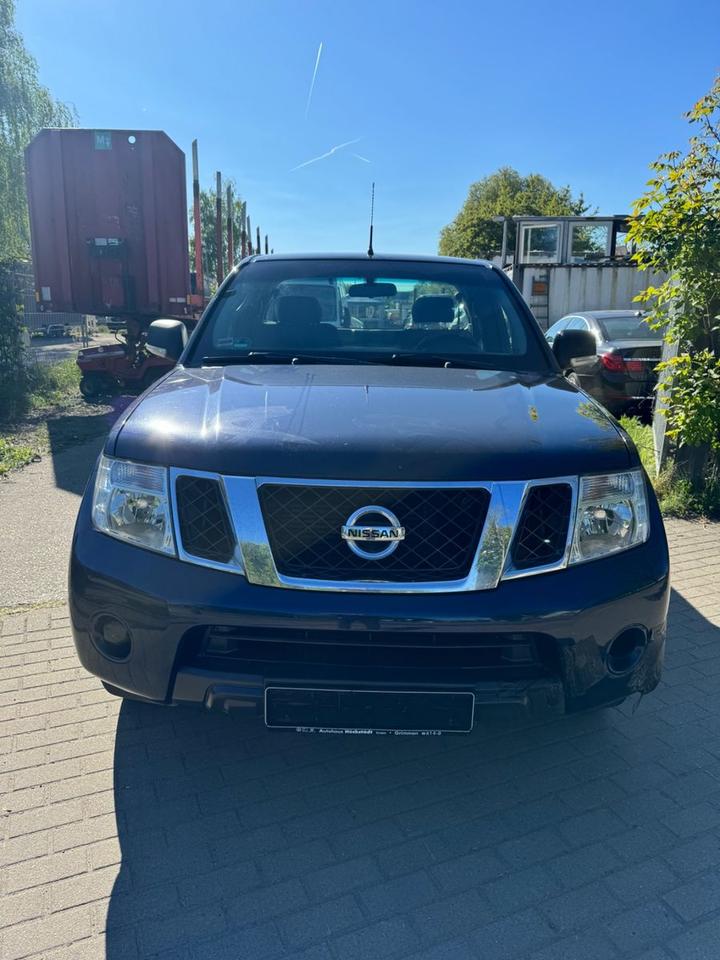 Nissan Navara Pickup King Cab XE 4X4 пробіг: 273798 рік: November 2010 Diesel потужність:190 PS коробка: Manuell ціна: 5500 - Фото 1