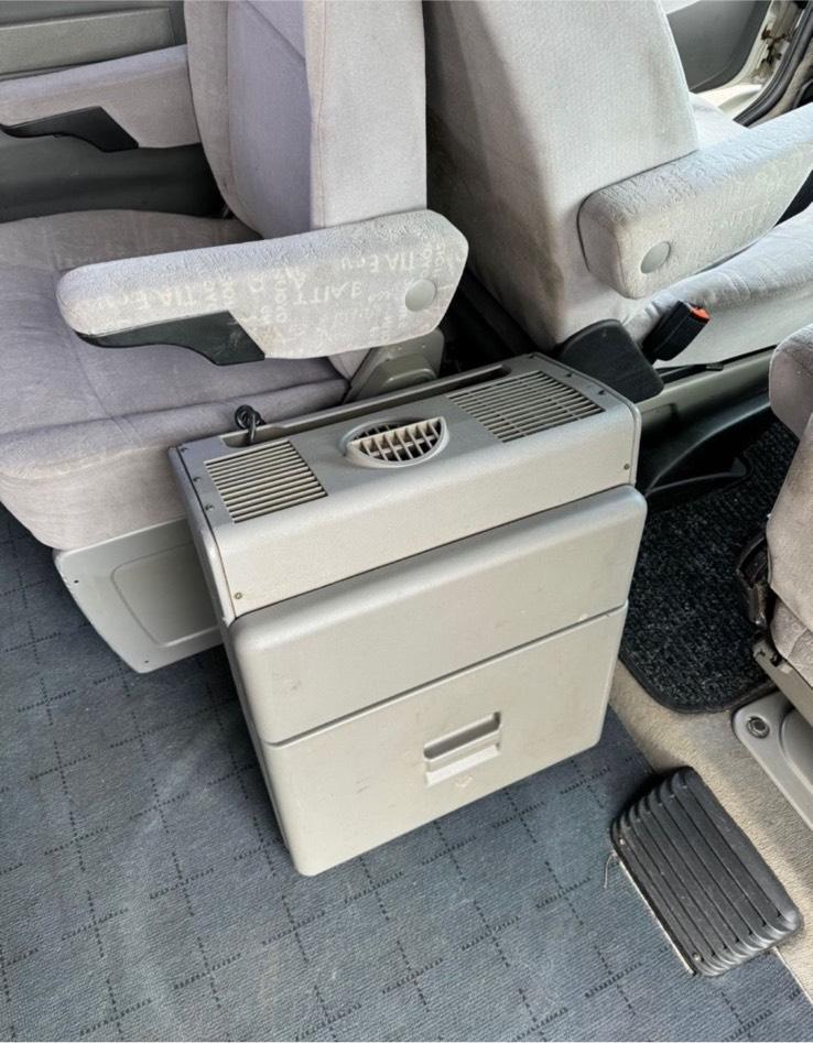 VW T4 MULTIVAN 2.5 Diesel пробіг: 415000 рік: März 1997 Diesel потужність:102 PS коробка: Manuell ціна: 3900 - Фото 9