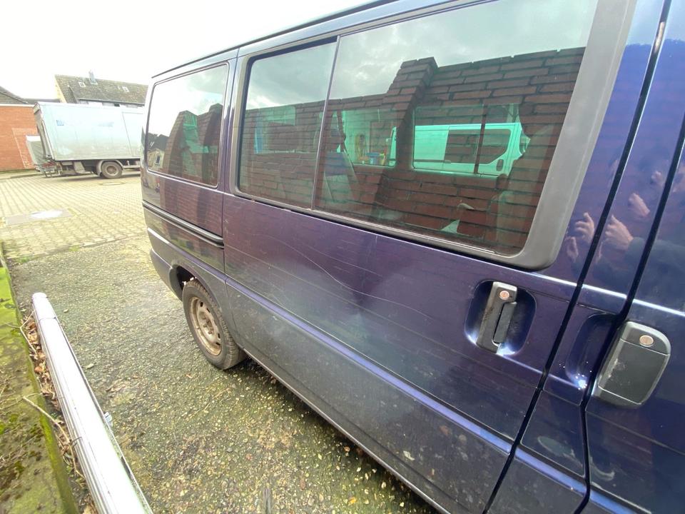  Купити бус Volkswagen T4 Multivan рік: Juni 1999 пробіг: 367029 потужність:102 PS Diesel коробка: Manuell ціна: 4000 - Фото 8