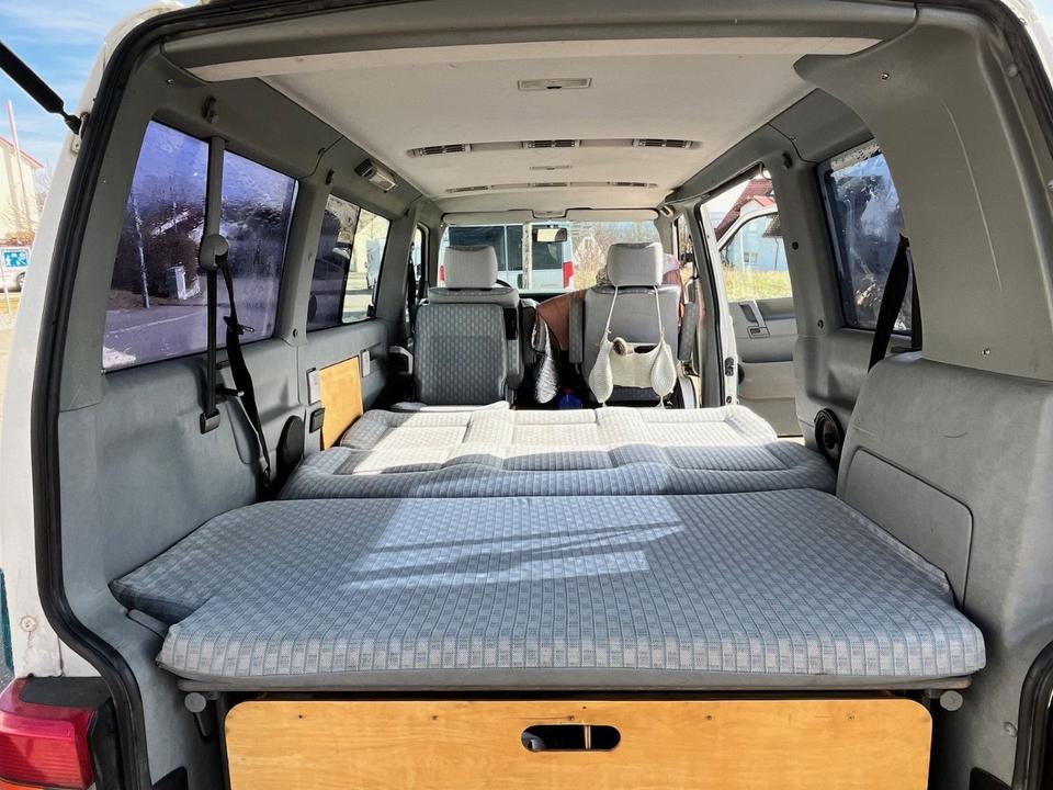 Вживане авто Volkswagen T4 Multivan mit Wohnmobilzulassung T4 пробіг: 354000 рік: März 1995 Diesel коробка: Manuell потужність:77 PS ціна: 2500 - Фото 3