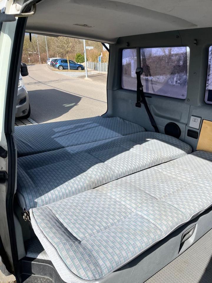 Вживане авто Volkswagen T4 Multivan mit Wohnmobilzulassung T4 пробіг: 354000 рік: März 1995 Diesel коробка: Manuell потужність:77 PS ціна: 2500 - Фото 5