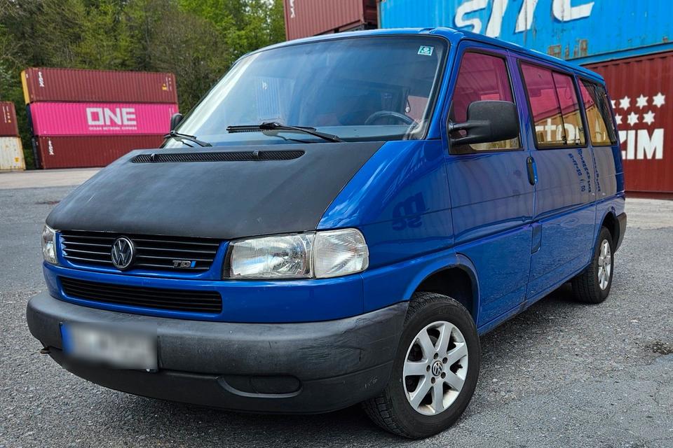 Вживате авто бус Volkswagen T4 Multivan 2,5 TDI пробіг: 510000 рік: Januar 1999 Diesel потужність:88 PS коробка: Manuell ціна: 3950 - Фото 0