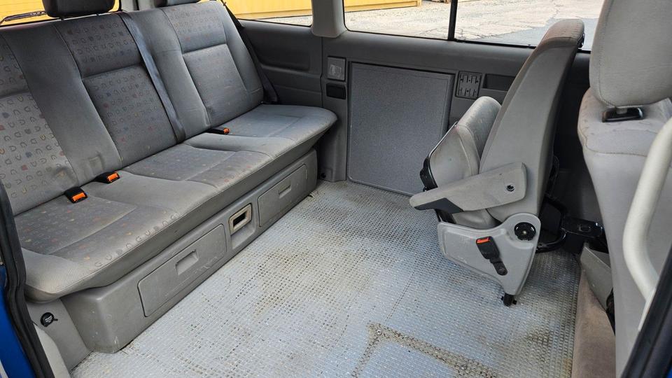 Вживате авто бус Volkswagen T4 Multivan 2,5 TDI пробіг: 510000 рік: Januar 1999 Diesel потужність:88 PS коробка: Manuell ціна: 3950 - Фото 11
