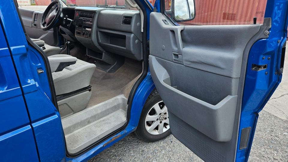 Вживате авто бус Volkswagen T4 Multivan 2,5 TDI пробіг: 510000 рік: Januar 1999 Diesel потужність:88 PS коробка: Manuell ціна: 3950 - Фото 9