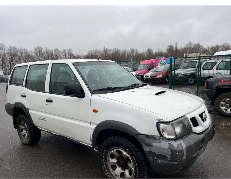 Nissan Terrano 2,7 TD Profi 4X4 пробіг: 228000 рік: September 2002 потужність:101 PS Diesel коробка: Manuell ціна: 1899 - Фото 1