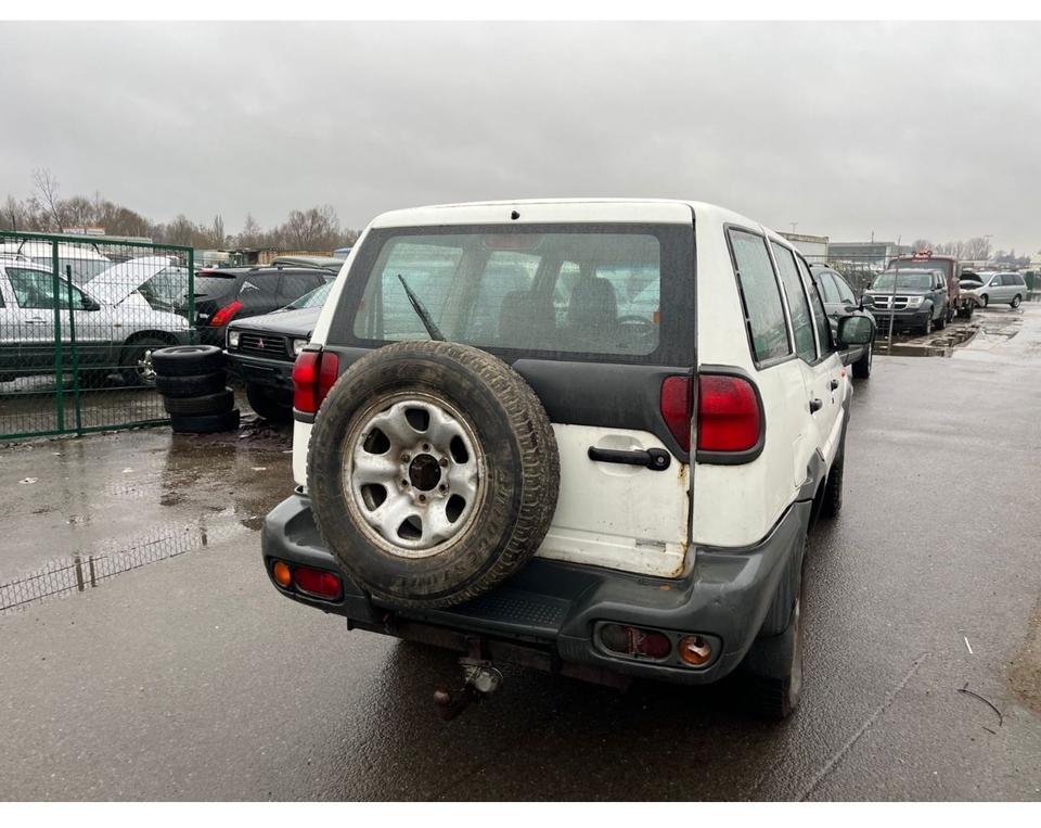 Nissan Terrano 2,7 TD Profi 4X4 пробіг: 228000 рік: September 2002 потужність:101 PS Diesel коробка: Manuell ціна: 1899 - Фото 4