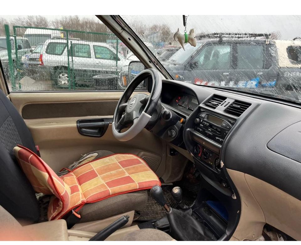 Nissan Terrano 2,7 TD Profi 4X4 пробіг: 228000 рік: September 2002 потужність:101 PS Diesel коробка: Manuell ціна: 1899 - Фото 8