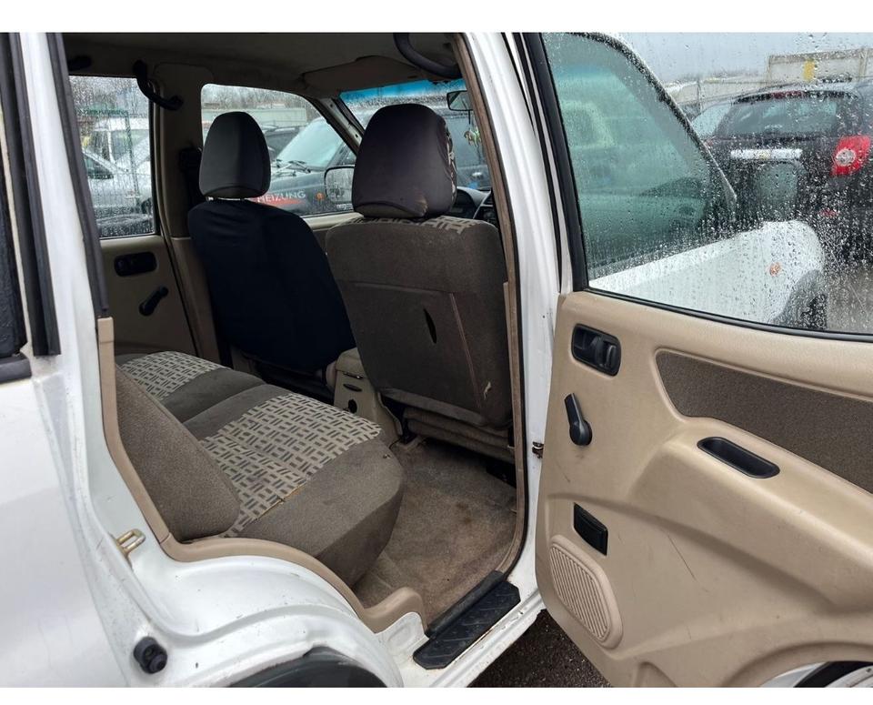 Nissan Terrano 2,7 TD Profi 4X4 пробіг: 228000 рік: September 2002 потужність:101 PS Diesel коробка: Manuell ціна: 1899 - Фото 9