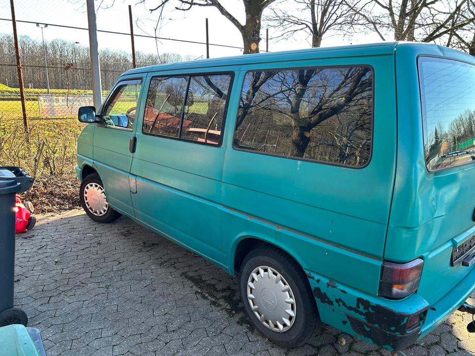 Купити авто військовим Volkswagen T4 Multivan Diesel пробіг: 298000 потужність:68 PS коробка: Manuell ціна: 3900 - Фото 1