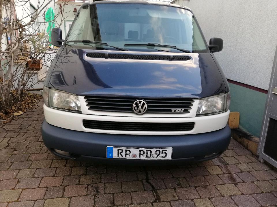 Авто з Европи t4 acv 2.5 tdi multivan vw пробіг: 390000 рік: August 1996 Diesel потужність:102 PS коробка: Manuell ціна: 3600 - Фото 0