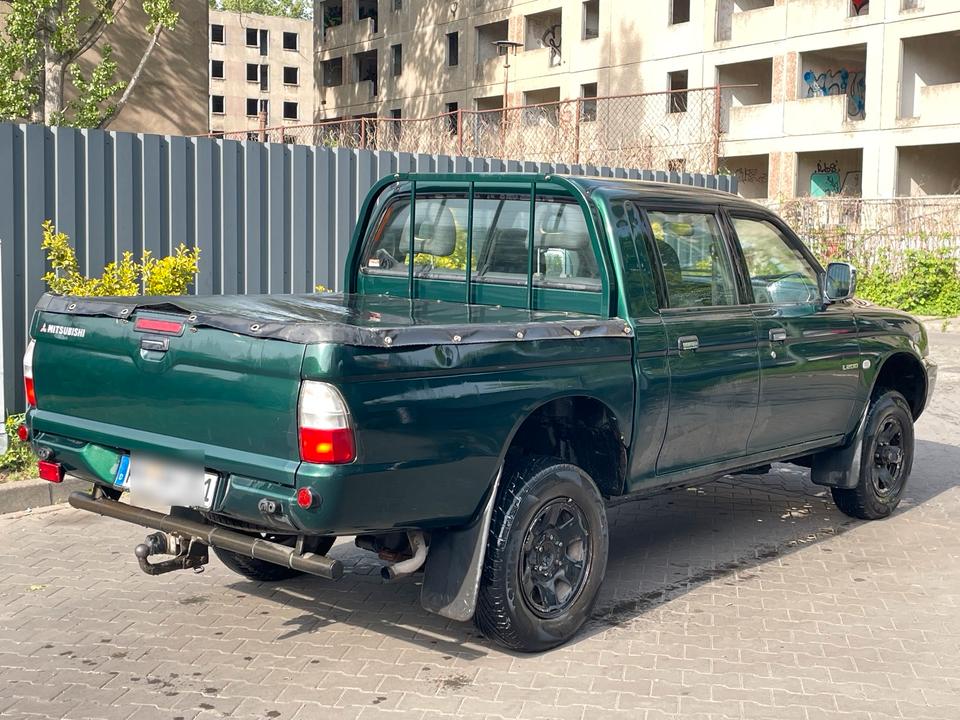 Mitsubishi L200 2,5 PickUp 4x4 пробіг: 220000 рік: April 2004 Diesel коробка: Manuell ціна: 5900 - Фото 2