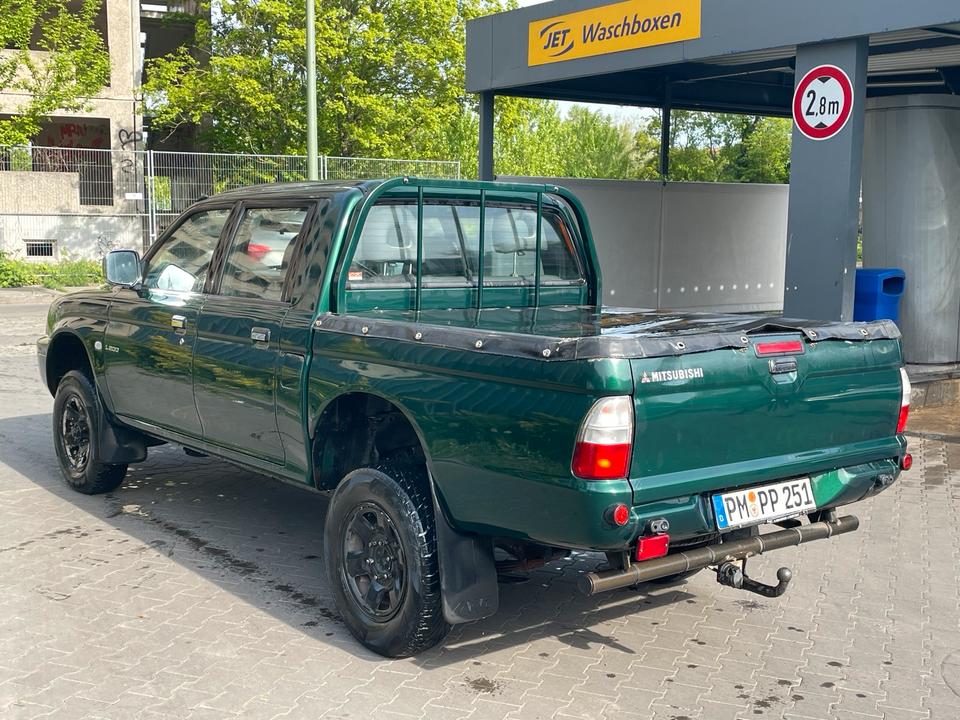 Mitsubishi L200 2,5 PickUp 4x4 пробіг: 220000 рік: April 2004 Diesel коробка: Manuell ціна: 5900 - Фото 3
