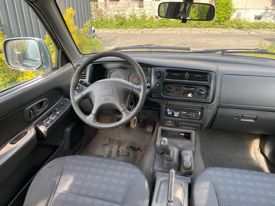 Mitsubishi L200 2,5 PickUp 4x4 пробіг: 220000 рік: April 2004 Diesel коробка: Manuell ціна: 5900 - Фото 4