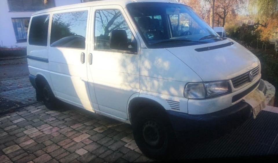 Volkswagen T4 Multivan 2,5 TDI пробіг: 335000 рік: Januar 2000 Diesel потужність:102 PS коробка: Manuell ціна: 3500 - Фото 0