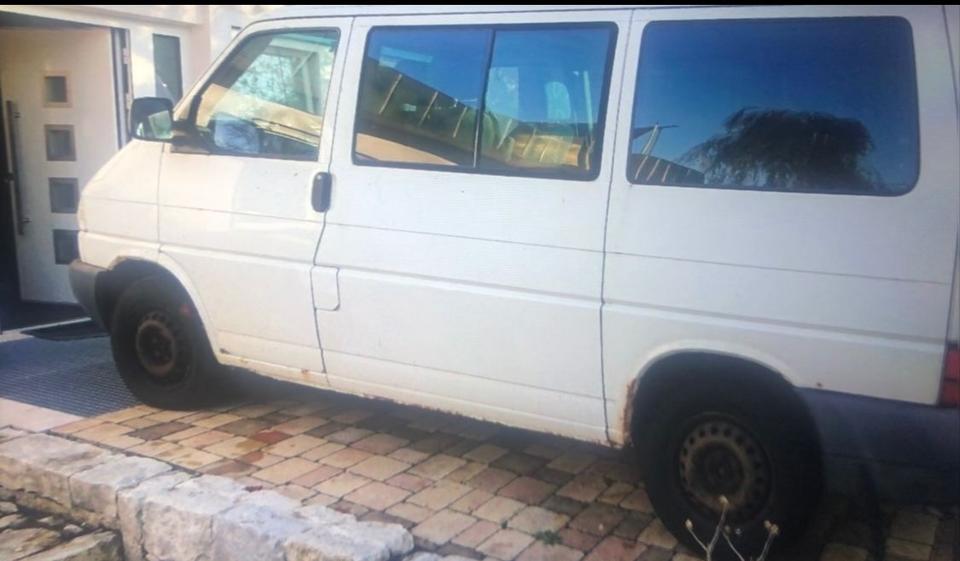 Volkswagen T4 Multivan 2,5 TDI пробіг: 335000 рік: Januar 2000 Diesel потужність:102 PS коробка: Manuell ціна: 3500 - Фото 3