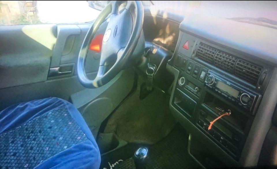 Volkswagen T4 Multivan 2,5 TDI пробіг: 335000 рік: Januar 2000 Diesel потужність:102 PS коробка: Manuell ціна: 3500 - Фото 4