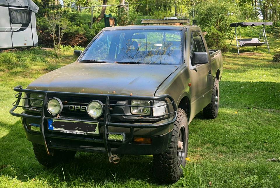 Opel Campo Sportscap 4x4 пробіг: 276000 рік: Oktober 2000 Diesel потужність:109 PS коробка: Manuell ціна: 3699 - Фото 0