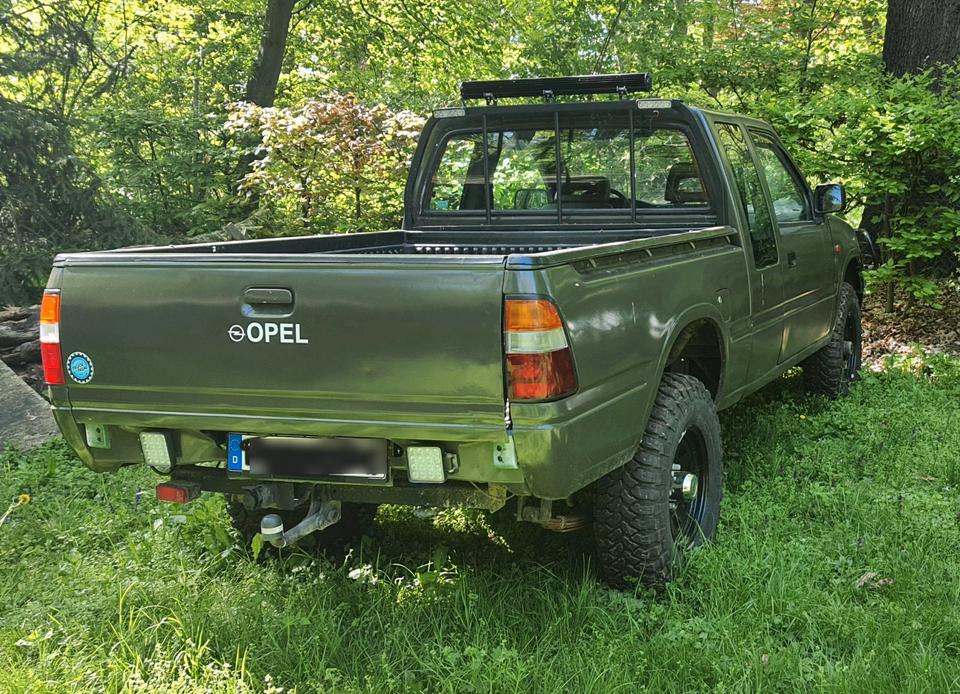 Opel Campo Sportscap 4x4 пробіг: 276000 рік: Oktober 2000 Diesel потужність:109 PS коробка: Manuell ціна: 3699 - Фото 2