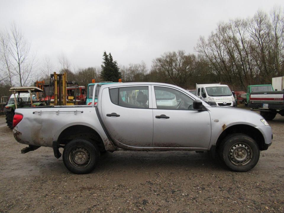 Mitsubishi L200 DI-D Pickup  пробіг: 220000 рік: Mai 2010 Diesel потужність:136 PS коробка: Manuell ціна: 5999 - Фото 3