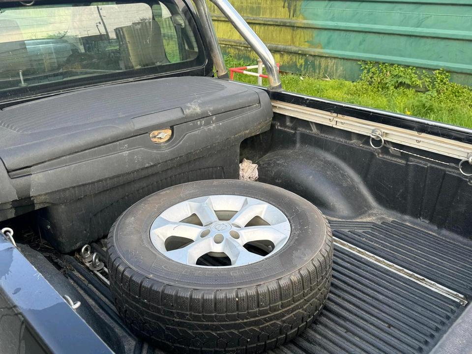 Nissan NAVARA 2.5 D 4x4 Klima King Cab пробіг: 390000 рік: November 2007 Diesel потужність:171 PS коробка: Manuell ціна: 4250 - Фото 7