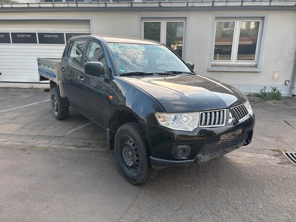 Mitsubishi l200 Doppel Kabine пробіг: 168000 Diesel рік: Dezember 2010 коробка: Manuell 4 (Grün) ціна: 3999 - Фото 0