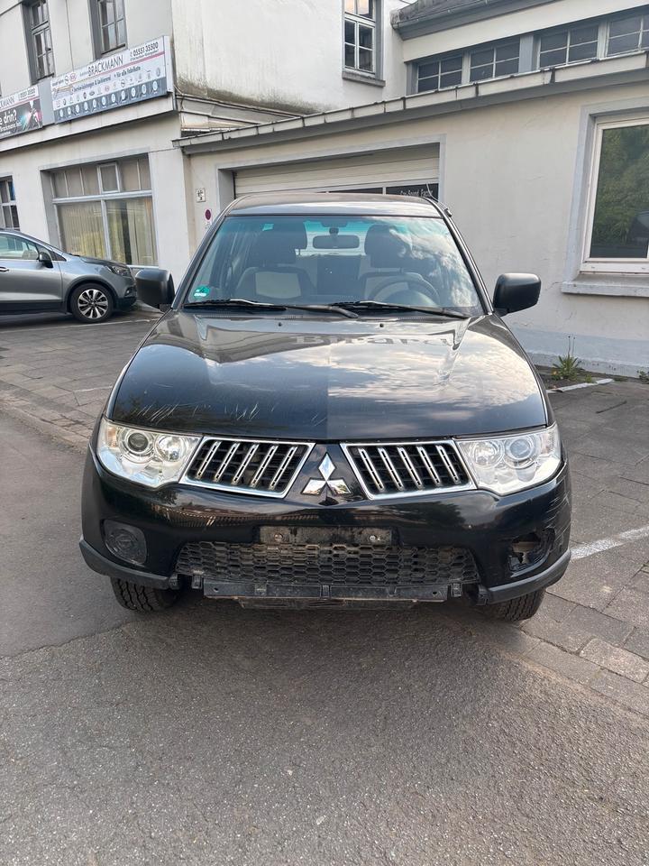 Mitsubishi l200 Doppel Kabine пробіг: 168000 Diesel рік: Dezember 2010 коробка: Manuell 4 (Grün) ціна: 3999 - Фото 1