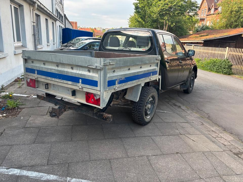 Mitsubishi l200 Doppel Kabine пробіг: 168000 Diesel рік: Dezember 2010 коробка: Manuell 4 (Grün) ціна: 3999 - Фото 4