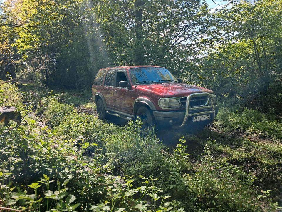 Ford Explorer U2 Rostfrei 4x4 пробіг: 205000 рік: Juni 1998 Autogas (LPG) потужність:204 PS коробка: Automatik ціна: 5800 - Фото 1