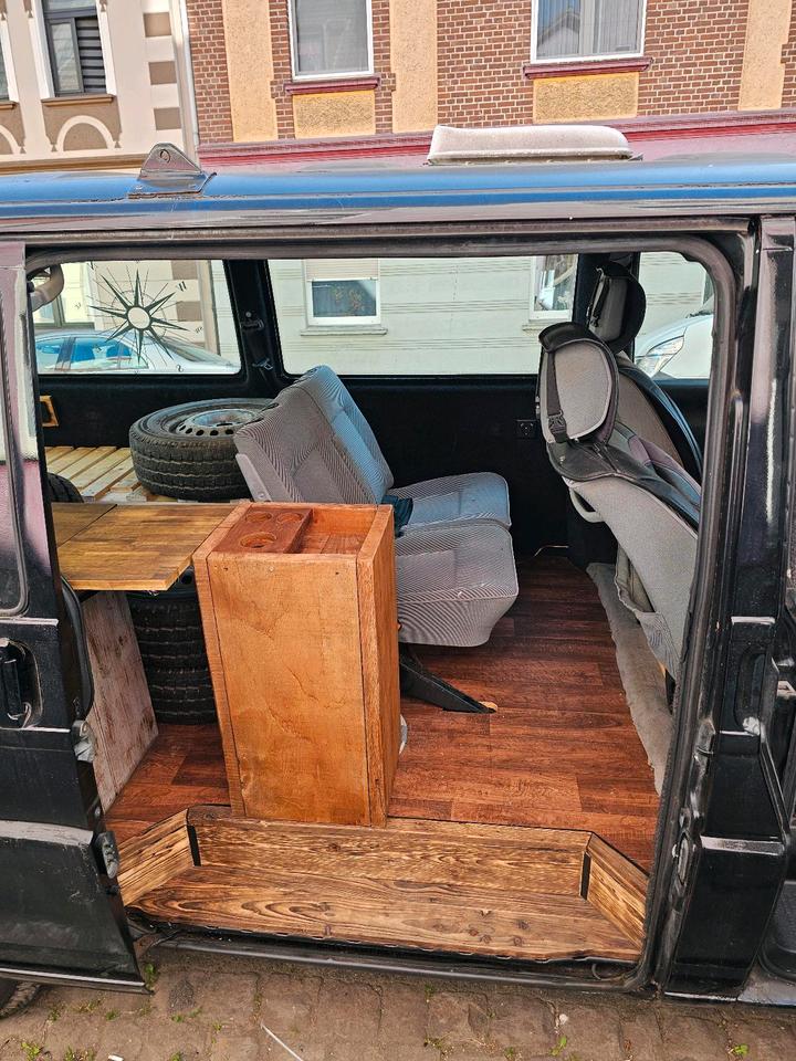 VW T4 Multivan Camper 2,5 Tdi Diesel пробіг: 264990 рік: Juni 1996 Diesel коробка: Manuell ціна: 2990 - Фото 11