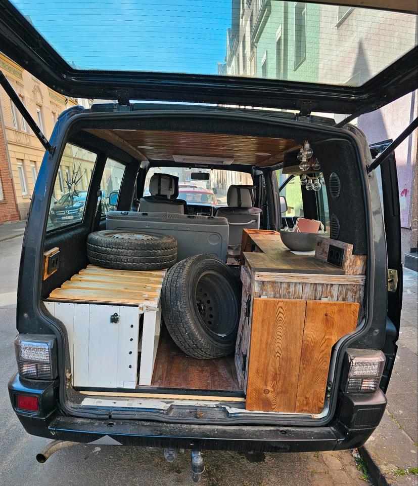 VW T4 Multivan Camper 2,5 Tdi Diesel пробіг: 264990 рік: Juni 1996 Diesel коробка: Manuell ціна: 2990 - Фото 12