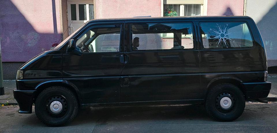 VW T4 Multivan Camper 2,5 Tdi Diesel пробіг: 264990 рік: Juni 1996 Diesel коробка: Manuell ціна: 2990 - Фото 4