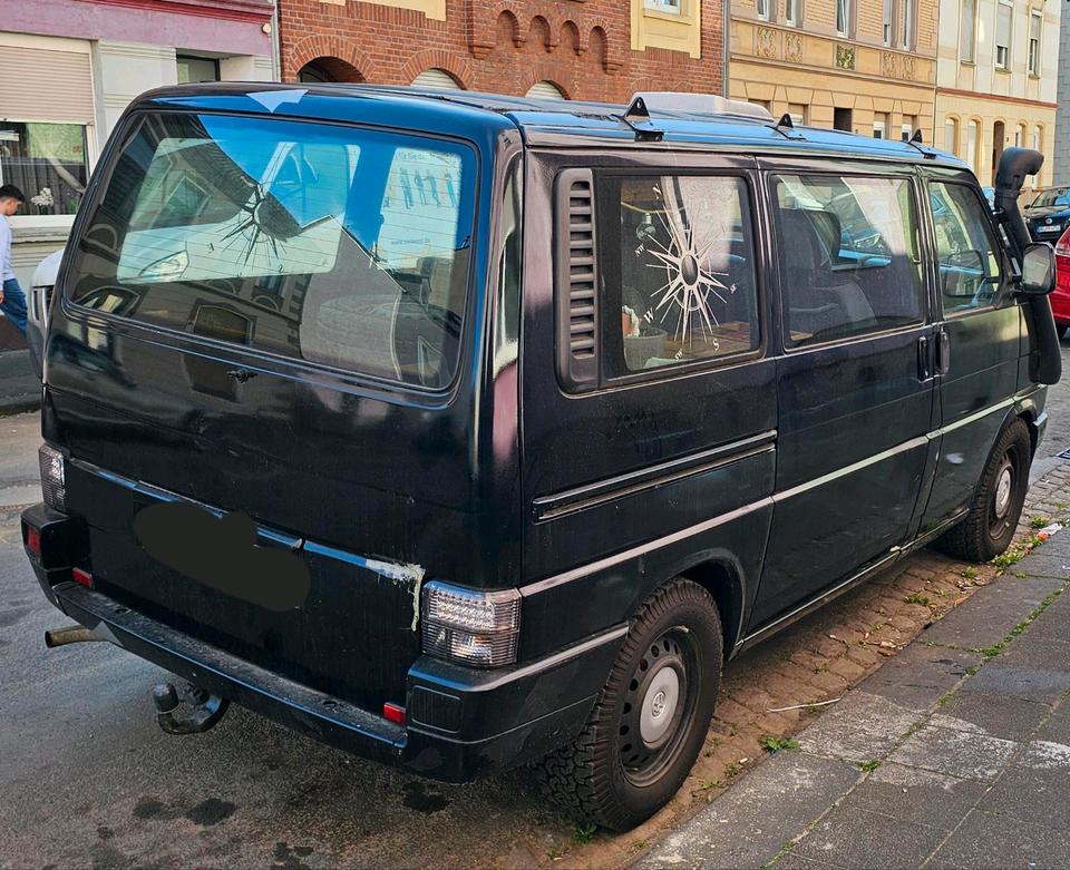 VW T4 Multivan Camper 2,5 Tdi Diesel пробіг: 264990 рік: Juni 1996 Diesel коробка: Manuell ціна: 2990 - Фото 6