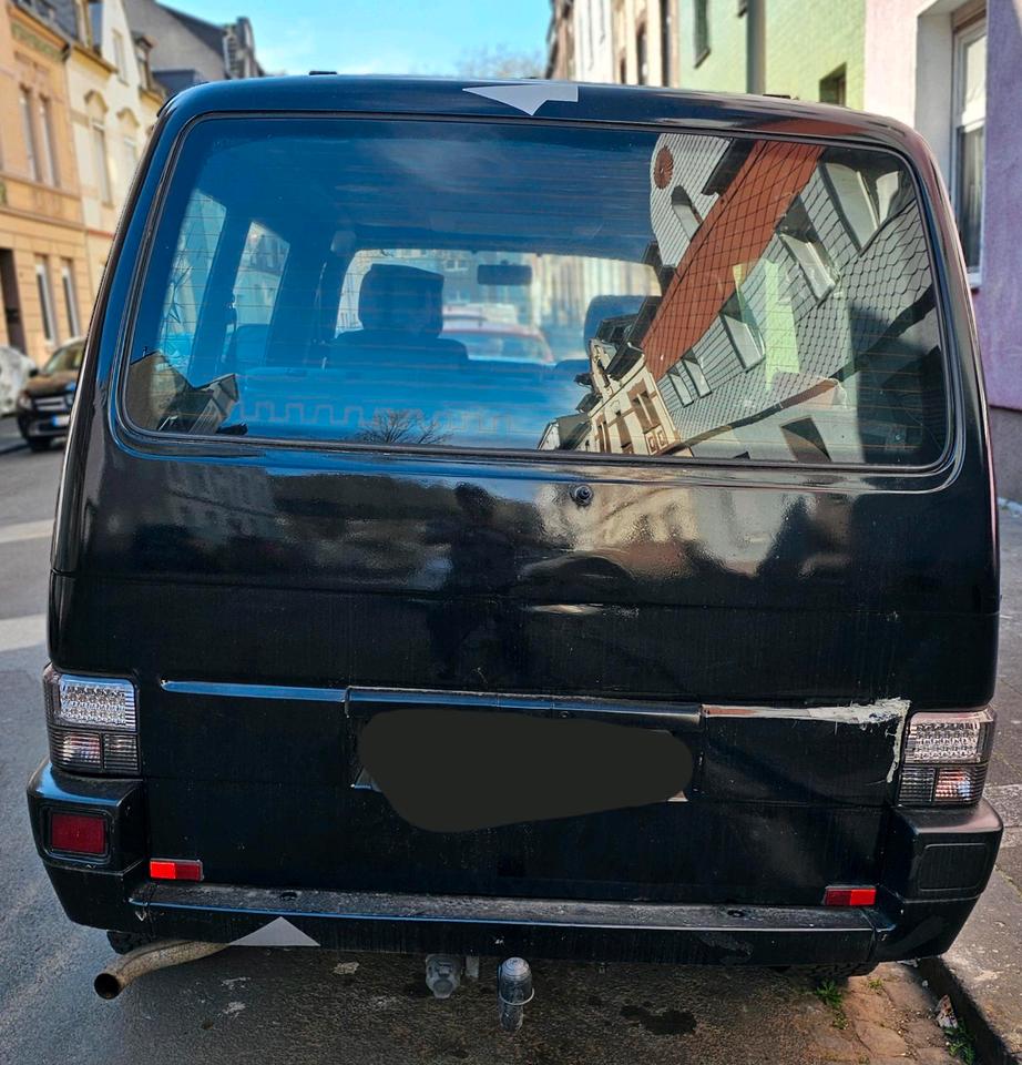 VW T4 Multivan Camper 2,5 Tdi Diesel пробіг: 264990 рік: Juni 1996 Diesel коробка: Manuell ціна: 2990 - Фото 7