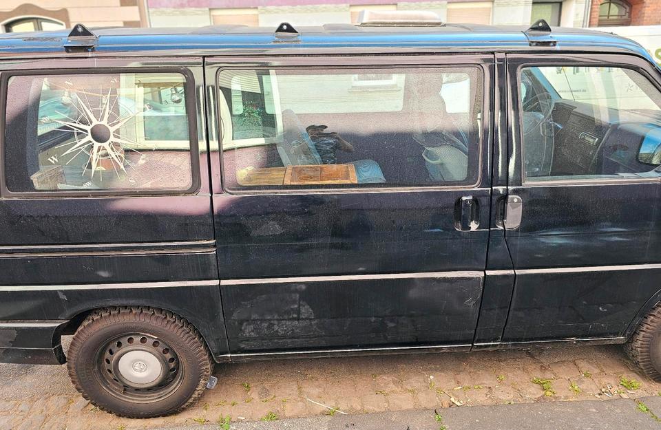VW T4 Multivan Camper 2,5 Tdi Diesel пробіг: 264990 рік: Juni 1996 Diesel коробка: Manuell ціна: 2990 - Фото 8