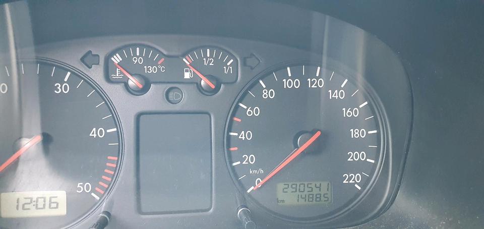 VW T4 2.5l TDI Multivan Transporter пробіг: 290000 рік: März 2003 Diesel потужність:102 PS коробка: Manuell ціна: 3500 - Фото 8