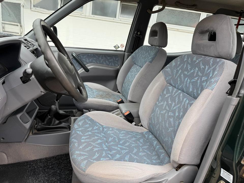 Nissan Terrano 2.4 пробіг: 154000 рік: September 1996 Benzin потужність:118 PS коробка: Manuell ціна: 3900 - Фото 17