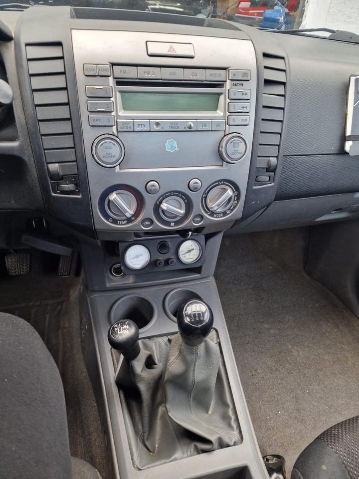 Ford Ranger XL Extrakabine 4X4 пробіг: 335000 рік: April 2011 Diesel потужність:143 PS коробка: Manuell ціна: 5999 - Фото 6