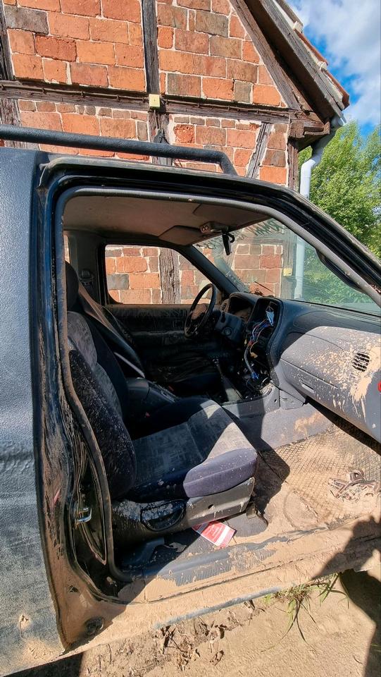 Всюдихід АГІНЬ! Nissan Navara D22  Pick Up 2,5l TDI пробіг: 999999 рік: Januar 2001 Diesel потужність:133 PS коробка: Manuell ціна: 1500 - Фото 2