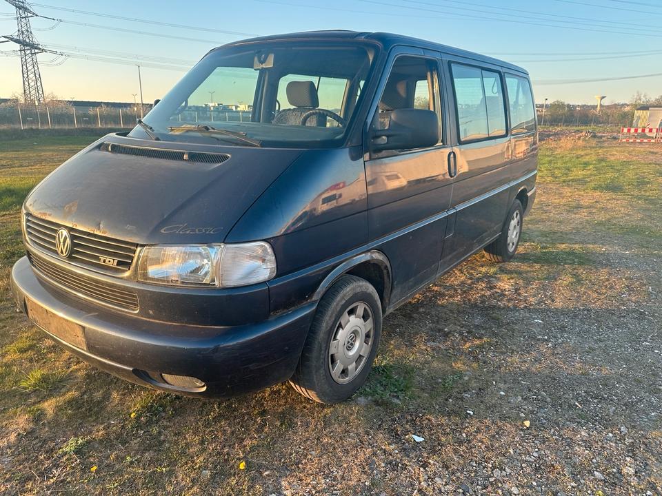 Якісний бус VW T4 Multivan 2.5 TDI рік: März 1996 Diesel потужність:102 PS коробка: Manuell ціна: 2650 - Фото 0