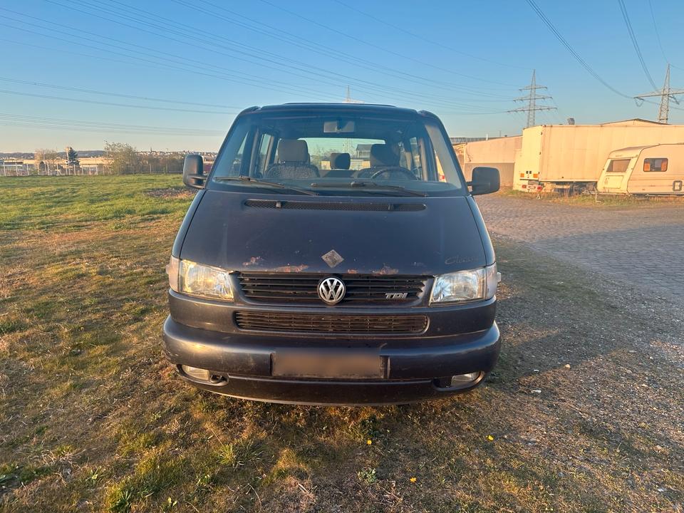 Якісний бус VW T4 Multivan 2.5 TDI рік: März 1996 Diesel потужність:102 PS коробка: Manuell ціна: 2650 - Фото 1