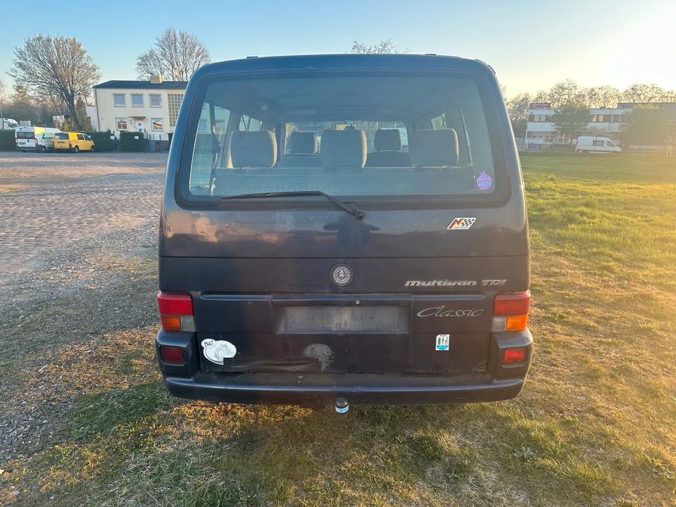 Якісний бус VW T4 Multivan 2.5 TDI рік: März 1996 Diesel потужність:102 PS коробка: Manuell ціна: 2650 - Фото 4
