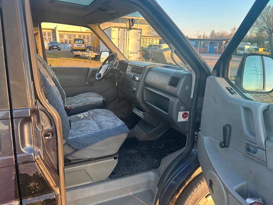 Якісний бус VW T4 Multivan 2.5 TDI рік: März 1996 Diesel потужність:102 PS коробка: Manuell ціна: 2650 - Фото 6