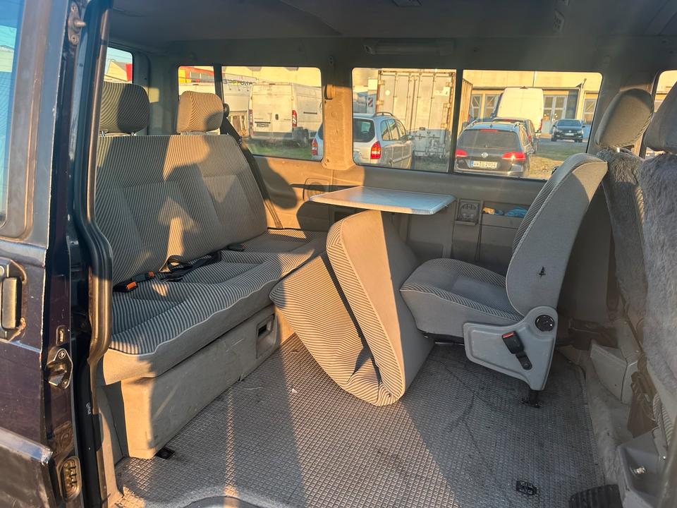 Якісний бус VW T4 Multivan 2.5 TDI рік: März 1996 Diesel потужність:102 PS коробка: Manuell ціна: 2650 - Фото 8