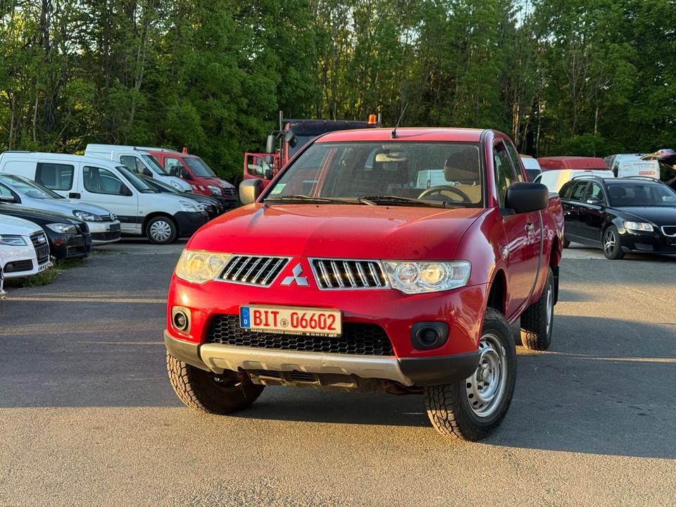 Mitsubishi L200 Invite Club Cab 4WD пробіг: 126000 рік: Oktober 2010 Diesel потужність:136 PS коробка: Manuell ціна: 5990 - Фото 0
