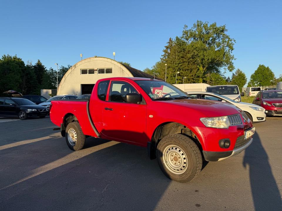 Mitsubishi L200 Invite Club Cab 4WD пробіг: 126000 рік: Oktober 2010 Diesel потужність:136 PS коробка: Manuell ціна: 5990 - Фото 2