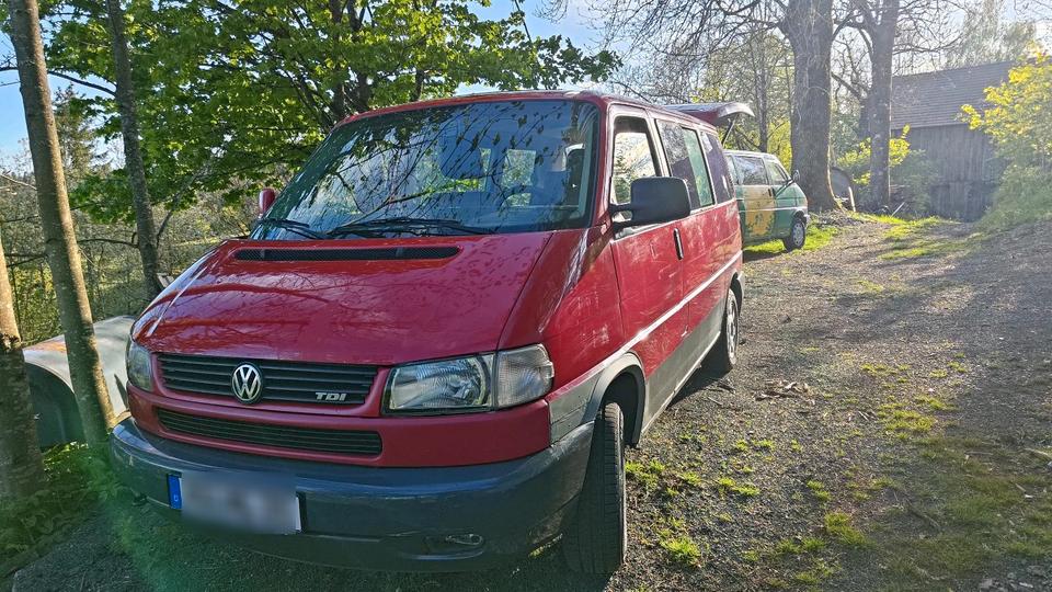 VW T4 Multivan 2.5 TDI пробіг: 516098 рік: November 1997 Diesel потужність:102 PS коробка: Manuell ціна: 3900 - Фото 0