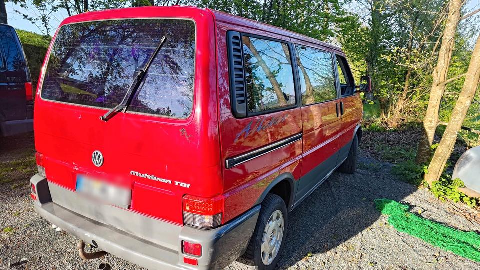 VW T4 Multivan 2.5 TDI пробіг: 516098 рік: November 1997 Diesel потужність:102 PS коробка: Manuell ціна: 3900 - Фото 1